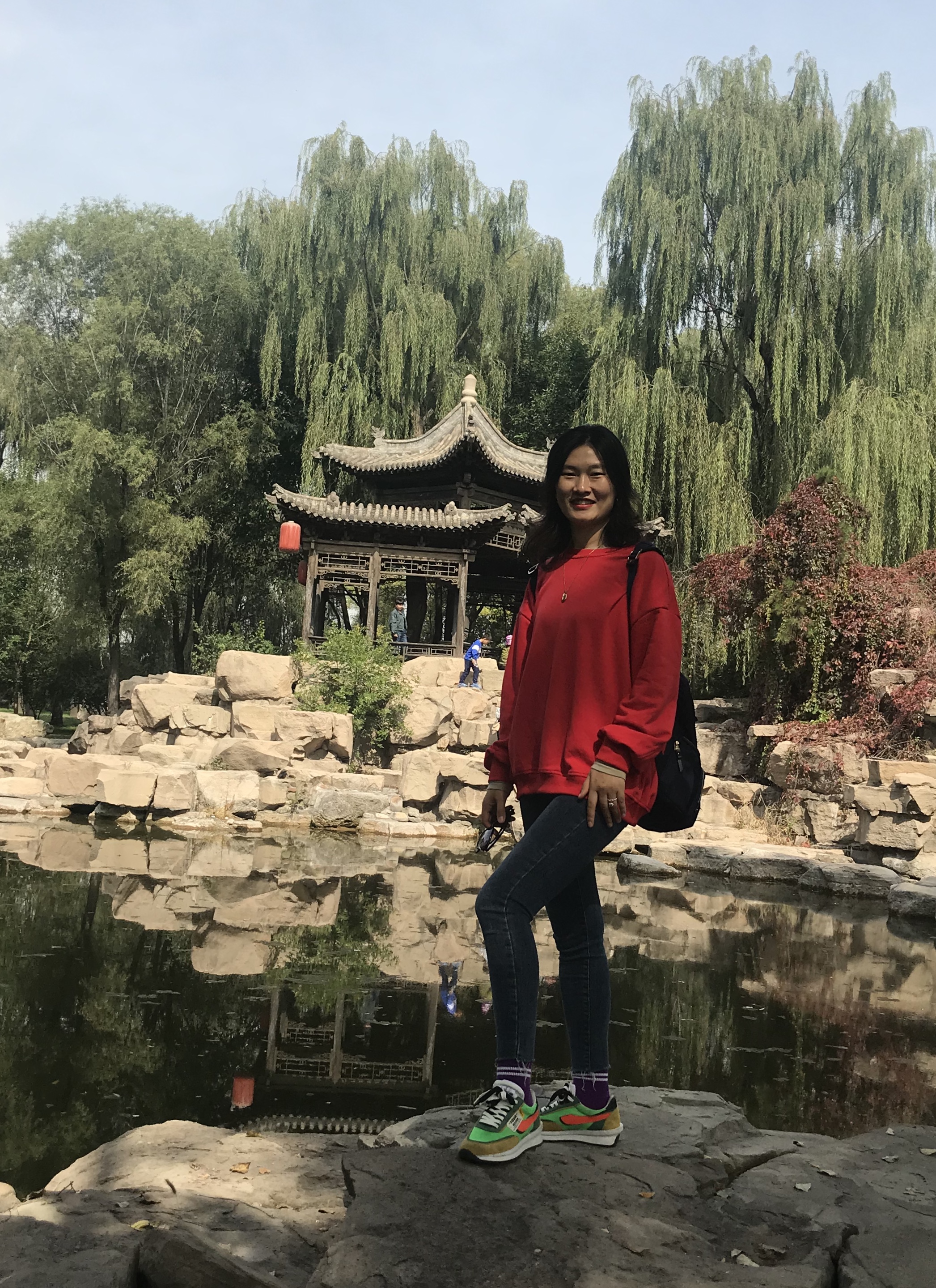 主要讲授 《近世代数》,《解析几何》,《高等数学》及《线性代数》等